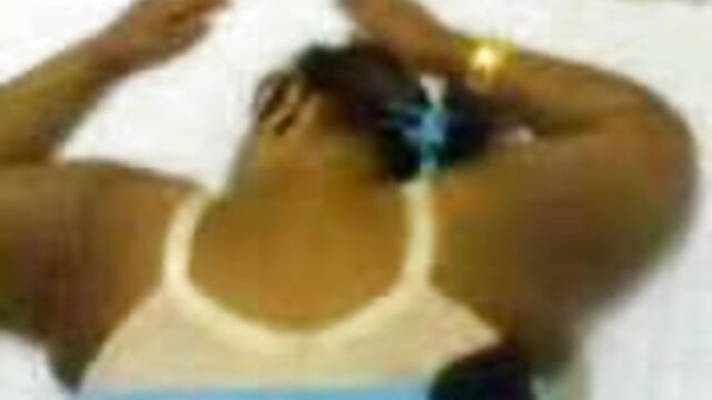 Raspador de patas de galinha para assistir vídeo pornô brasileirinha rabo musculado no palco