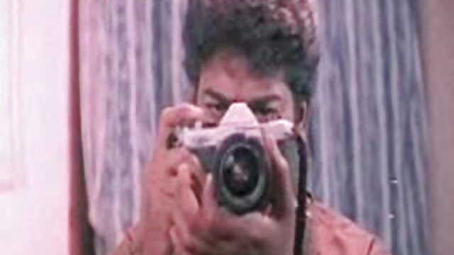O tipo em frente à webcam enfiou duas mulheres no filme pornô a casa das brasileirinhas rabo.