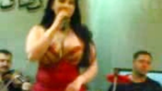A avó Klava chupa uma pila de um jovem de 18 anos vídeo de pornô só das brasileirinhas para se vir na boca.
